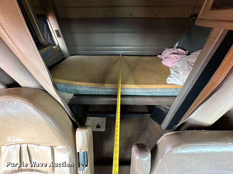 image for item DG4251 2004 Peterbilt 379 semi truck