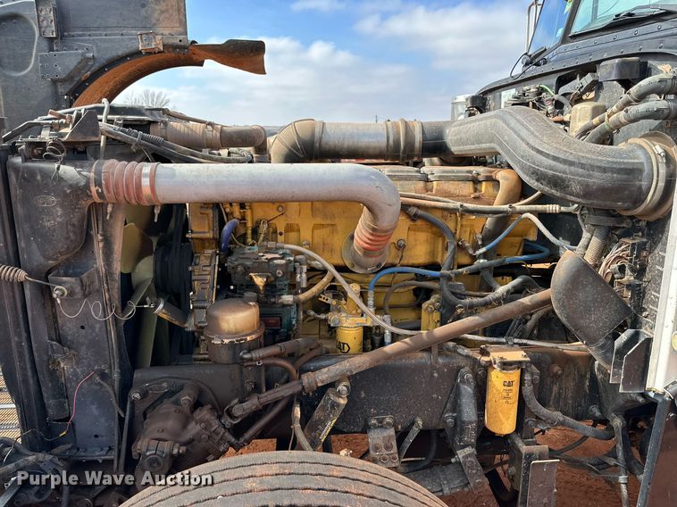 image for item DG4251 2004 Peterbilt 379 semi truck