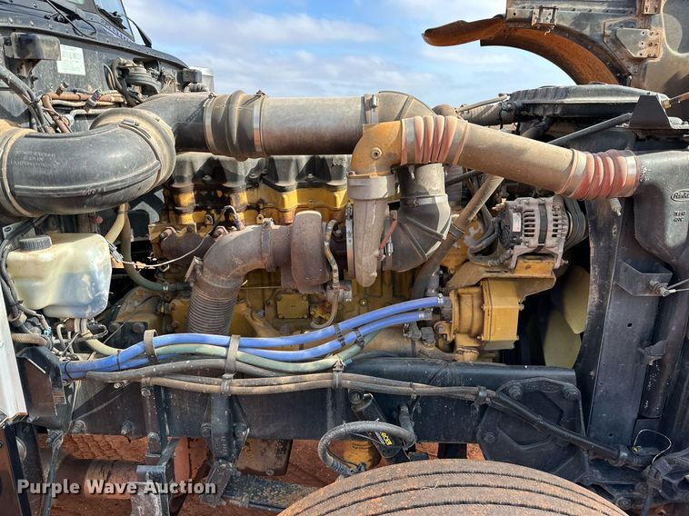 image for item DG4251 2004 Peterbilt 379 semi truck