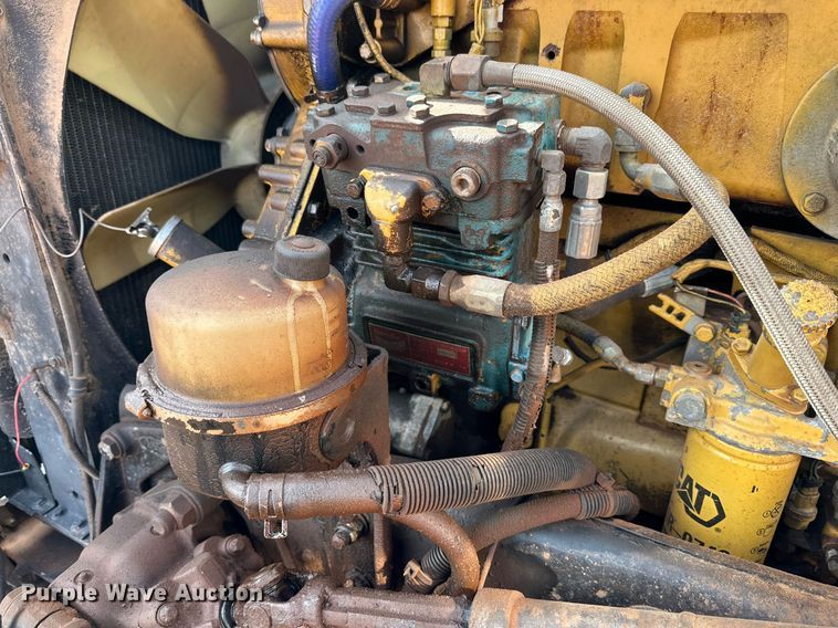 image for item DG4251 2004 Peterbilt 379 semi truck