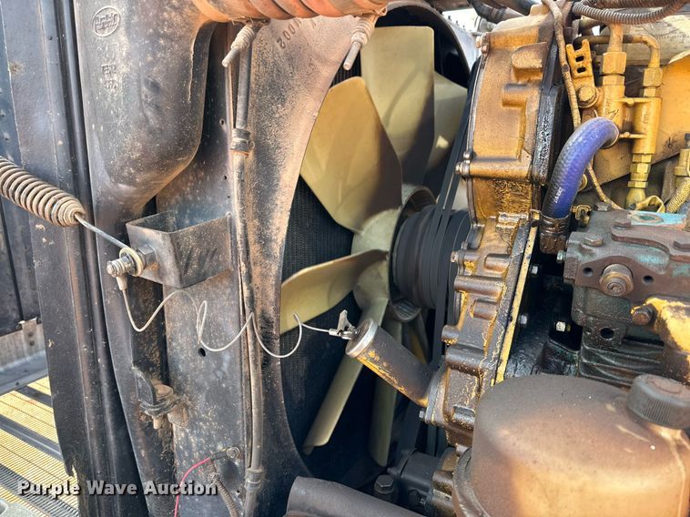 image for item DG4251 2004 Peterbilt 379 semi truck