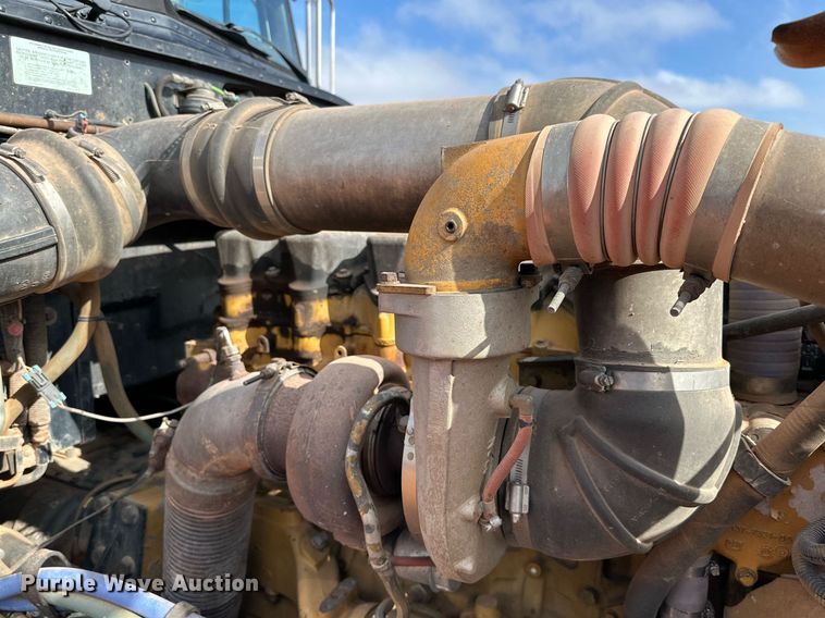 image for item DG4251 2004 Peterbilt 379 semi truck