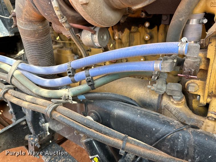 image for item DG4251 2004 Peterbilt 379 semi truck