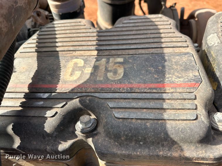 image for item DG4251 2004 Peterbilt 379 semi truck