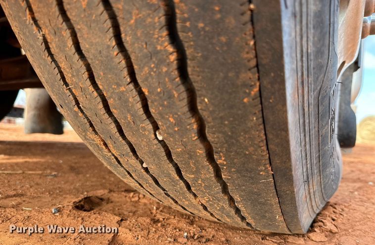 image for item DG4251 2004 Peterbilt 379 semi truck