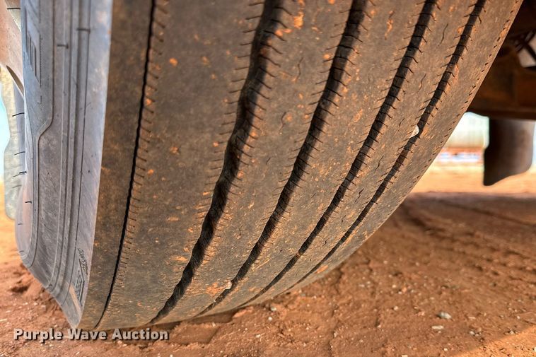 image for item DG4251 2004 Peterbilt 379 semi truck