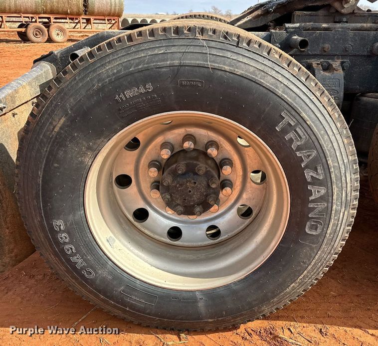 image for item DG4251 2004 Peterbilt 379 semi truck