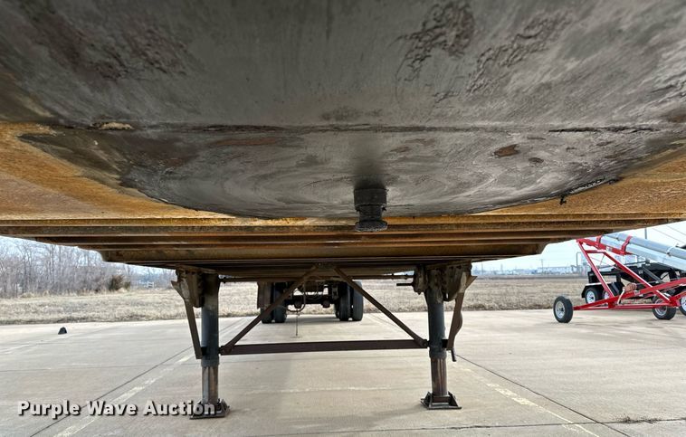 image for item DJ6229 1998 Stoughton  AVW-485T-S-C dry van trailer