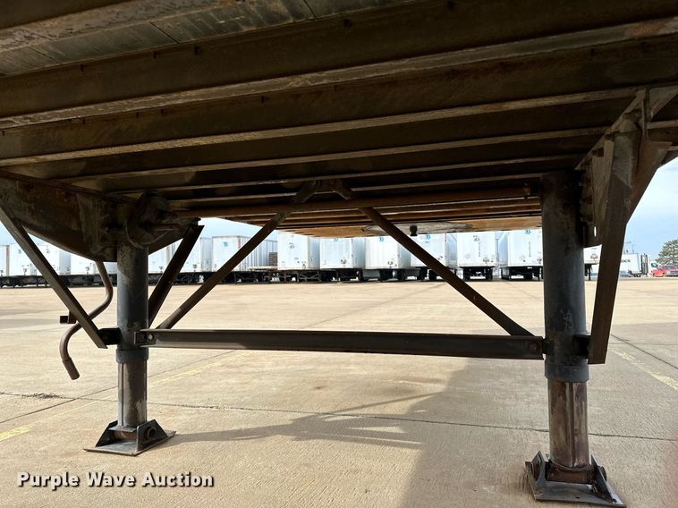 image for item DJ6229 1998 Stoughton  AVW-485T-S-C dry van trailer