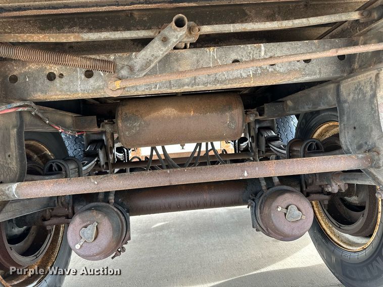 image for item DJ6229 1998 Stoughton  AVW-485T-S-C dry van trailer