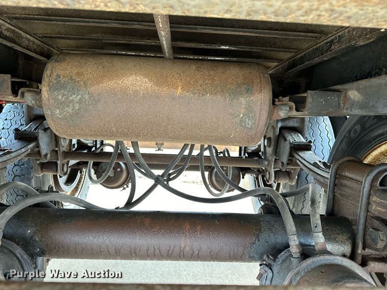 image for item DJ6229 1998 Stoughton  AVW-485T-S-C dry van trailer