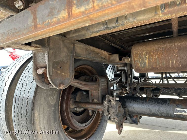 image for item DJ6229 1998 Stoughton  AVW-485T-S-C dry van trailer