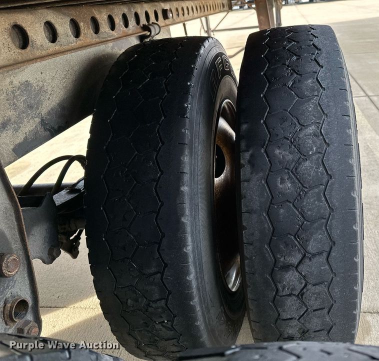 image for item DJ6229 1998 Stoughton  AVW-485T-S-C dry van trailer