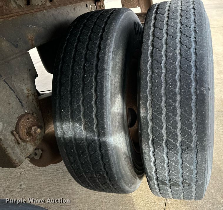 image for item DJ6230 2001 Great Dane 7411TP-SA dry van trailer