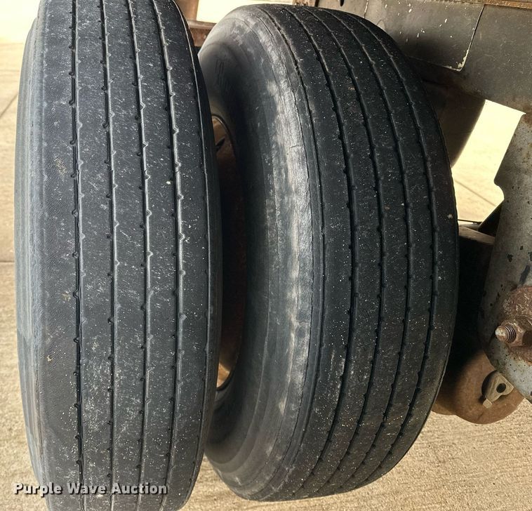 image for item DJ6230 2001 Great Dane 7411TP-SA dry van trailer