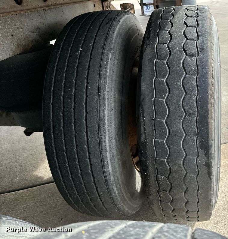 image for item DJ6230 2001 Great Dane 7411TP-SA dry van trailer