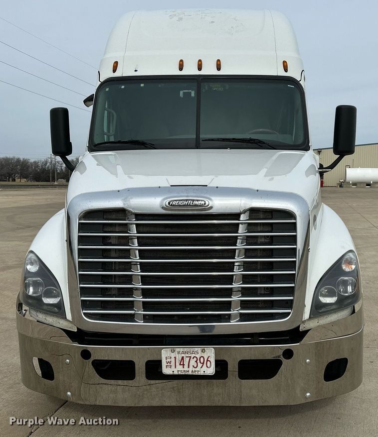 image for item DJ6231 2016 Freightliner Cascadia Evolution  semi truck