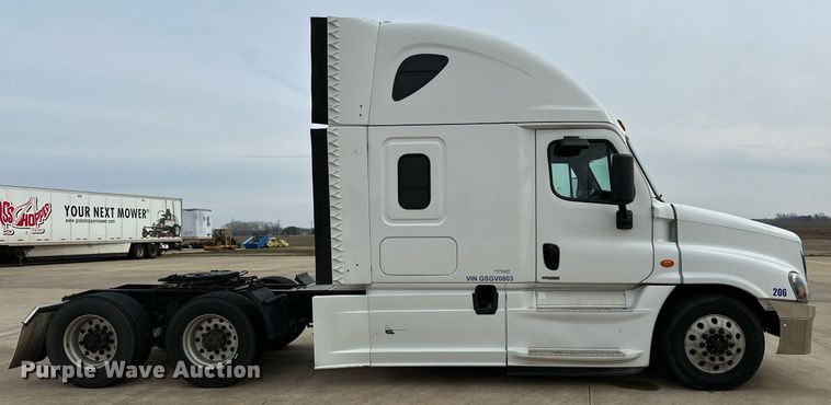 image for item DJ6231 2016 Freightliner Cascadia Evolution  semi truck
