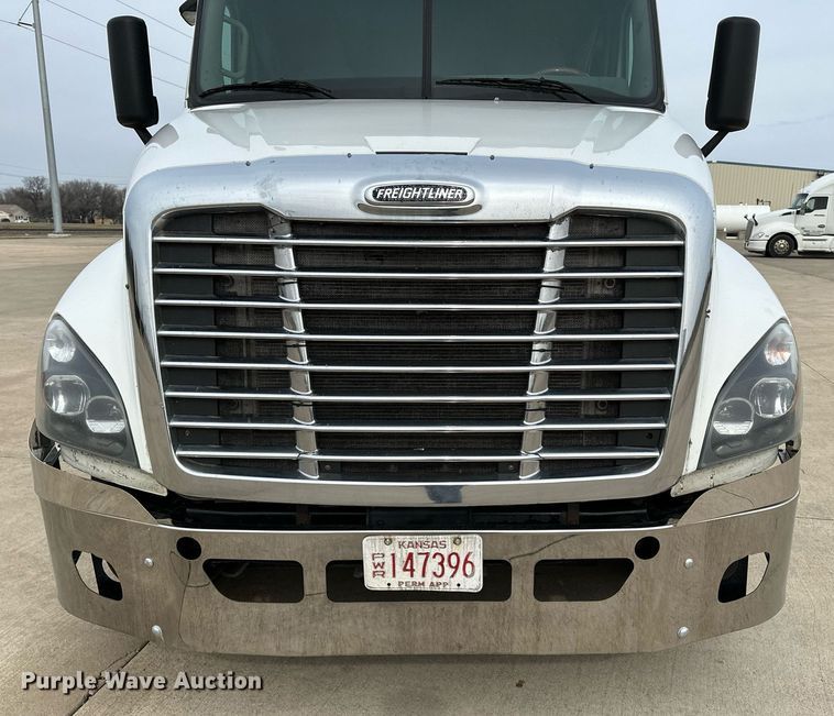 image for item DJ6231 2016 Freightliner Cascadia Evolution  semi truck