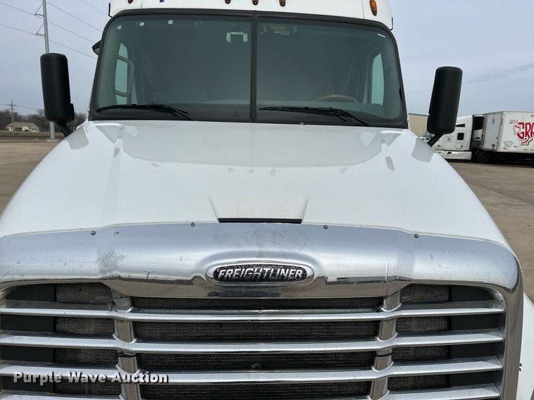 image for item DJ6231 2016 Freightliner Cascadia Evolution  semi truck