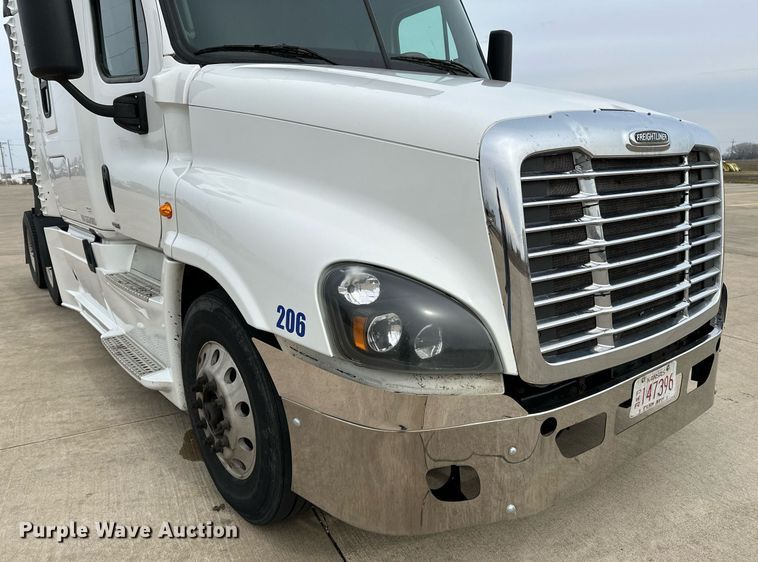 image for item DJ6231 2016 Freightliner Cascadia Evolution  semi truck