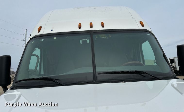 image for item DJ6231 2016 Freightliner Cascadia Evolution  semi truck