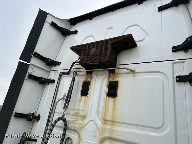 image for item DJ6231 2016 Freightliner Cascadia Evolution  semi truck