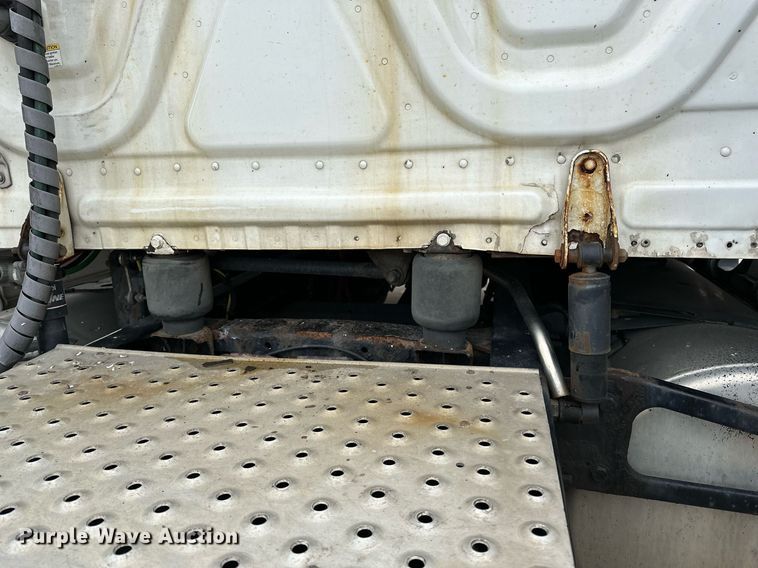 image for item DJ6231 2016 Freightliner Cascadia Evolution  semi truck