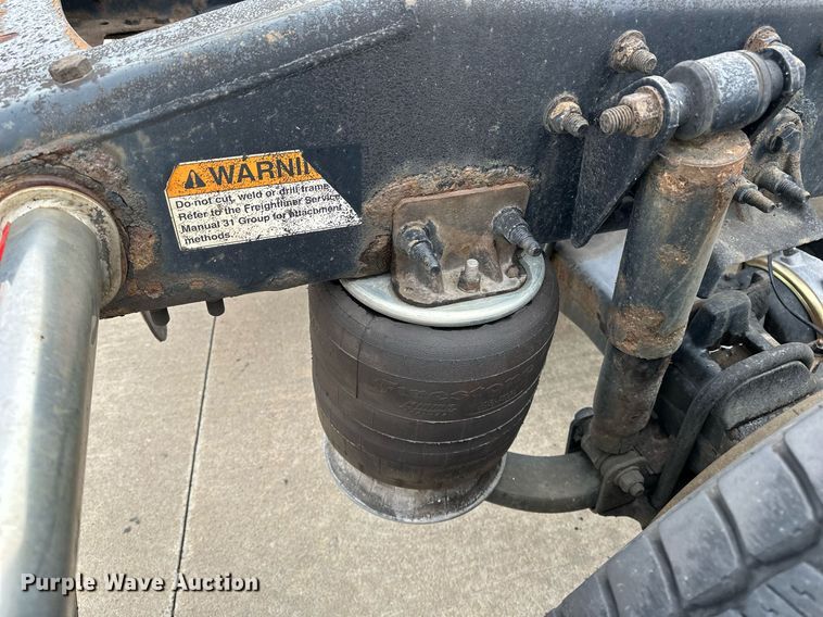 image for item DJ6231 2016 Freightliner Cascadia Evolution  semi truck