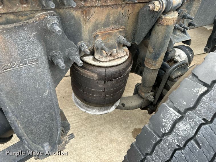 image for item DJ6231 2016 Freightliner Cascadia Evolution  semi truck