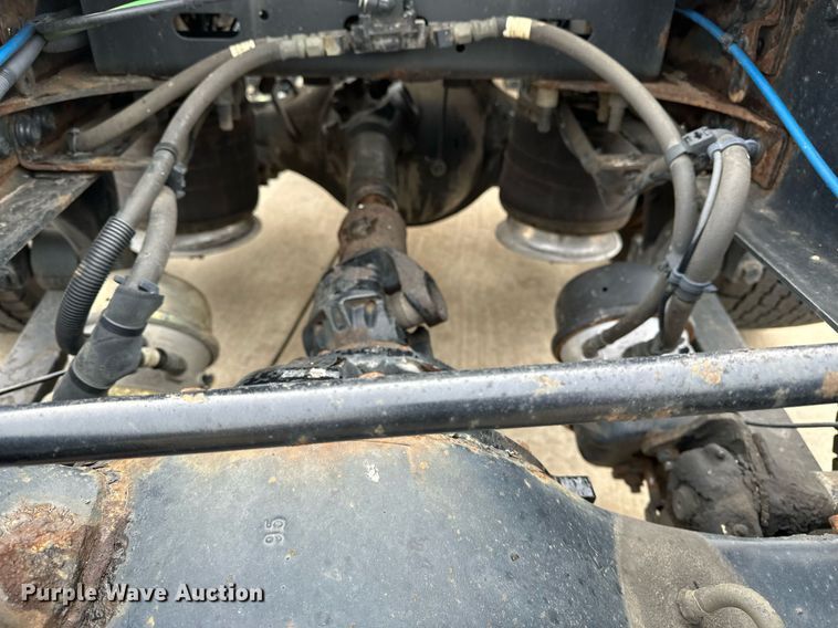 image for item DJ6231 2016 Freightliner Cascadia Evolution  semi truck