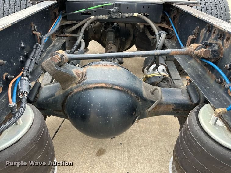 image for item DJ6231 2016 Freightliner Cascadia Evolution  semi truck