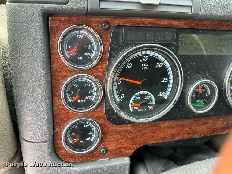 image for item DJ6231 2016 Freightliner Cascadia Evolution  semi truck