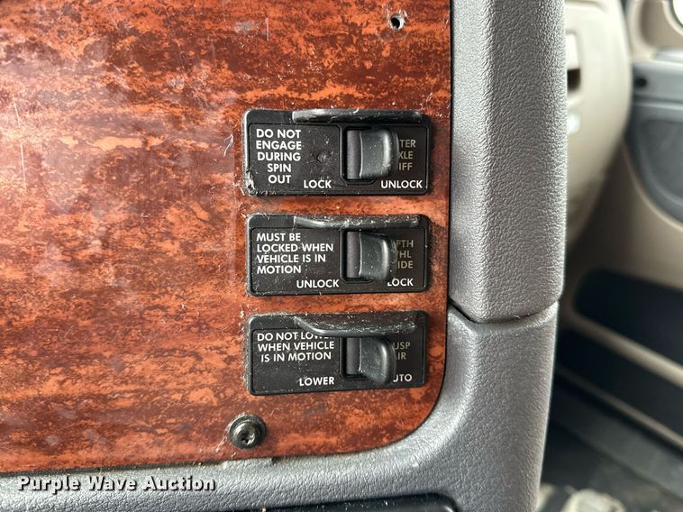 image for item DJ6231 2016 Freightliner Cascadia Evolution  semi truck