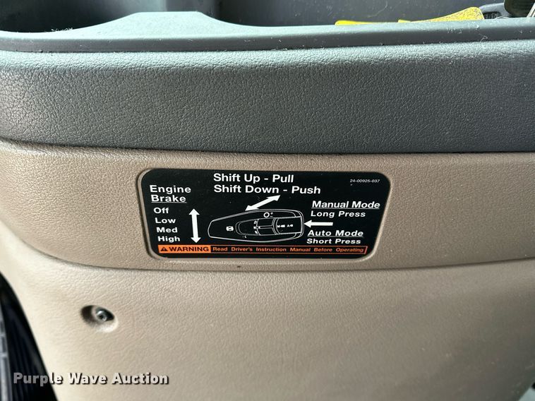 image for item DJ6231 2016 Freightliner Cascadia Evolution  semi truck