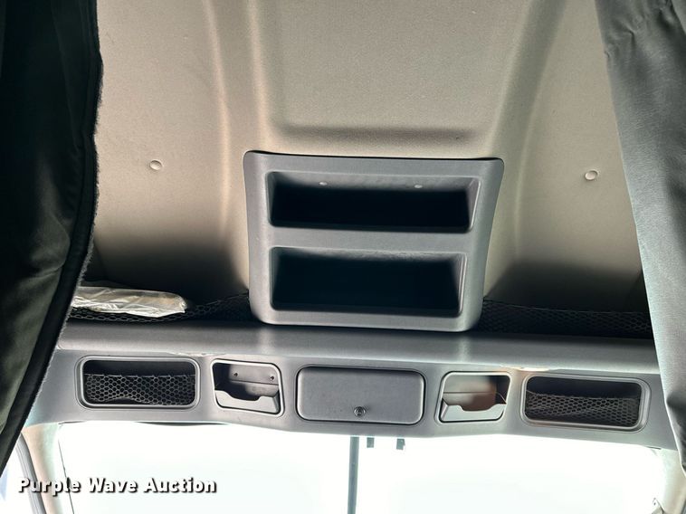 image for item DJ6231 2016 Freightliner Cascadia Evolution  semi truck