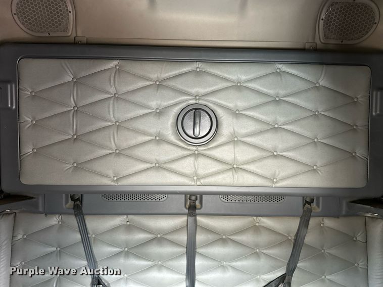 image for item DJ6231 2016 Freightliner Cascadia Evolution  semi truck