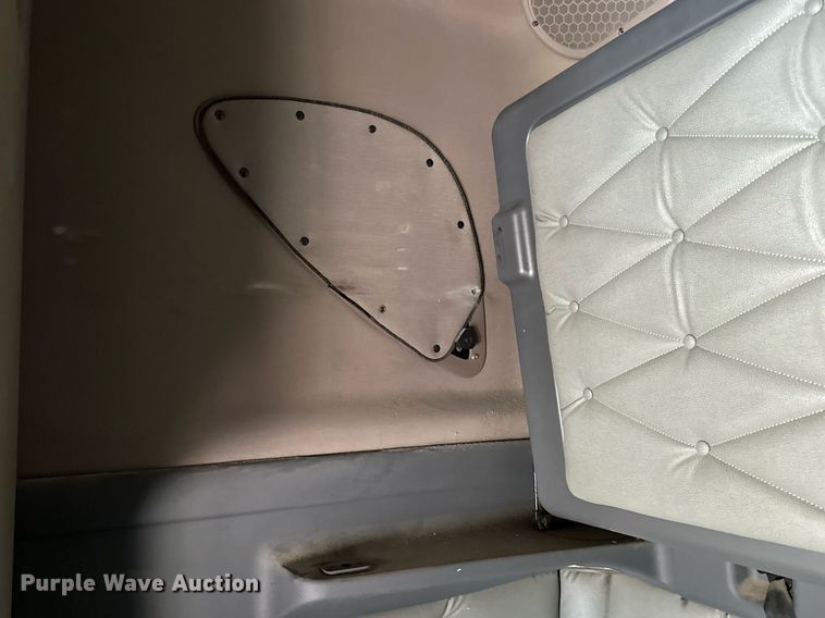 image for item DJ6231 2016 Freightliner Cascadia Evolution  semi truck