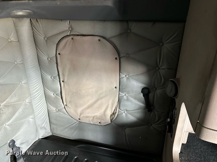 image for item DJ6231 2016 Freightliner Cascadia Evolution  semi truck