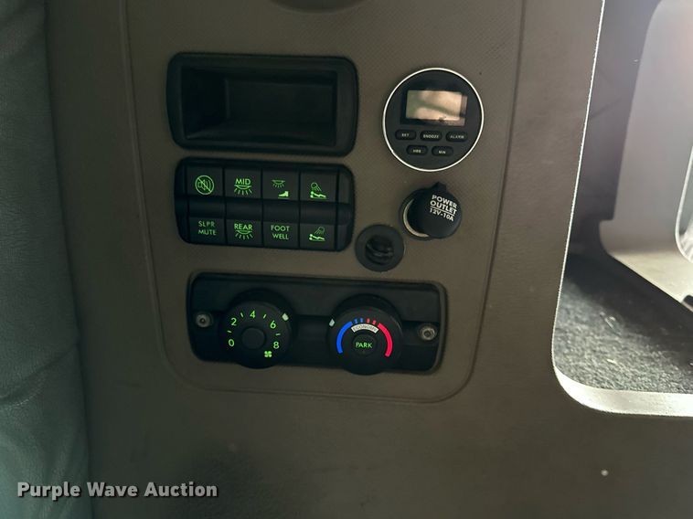 image for item DJ6231 2016 Freightliner Cascadia Evolution  semi truck