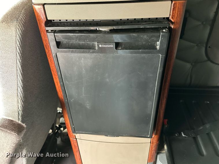 image for item DJ6231 2016 Freightliner Cascadia Evolution  semi truck