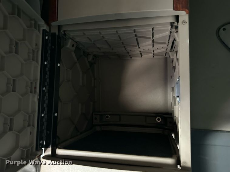 image for item DJ6231 2016 Freightliner Cascadia Evolution  semi truck