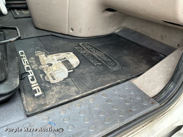 image for item DJ6231 2016 Freightliner Cascadia Evolution  semi truck