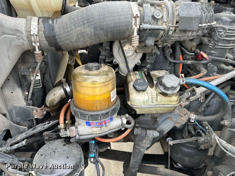 image for item DJ6231 2016 Freightliner Cascadia Evolution  semi truck