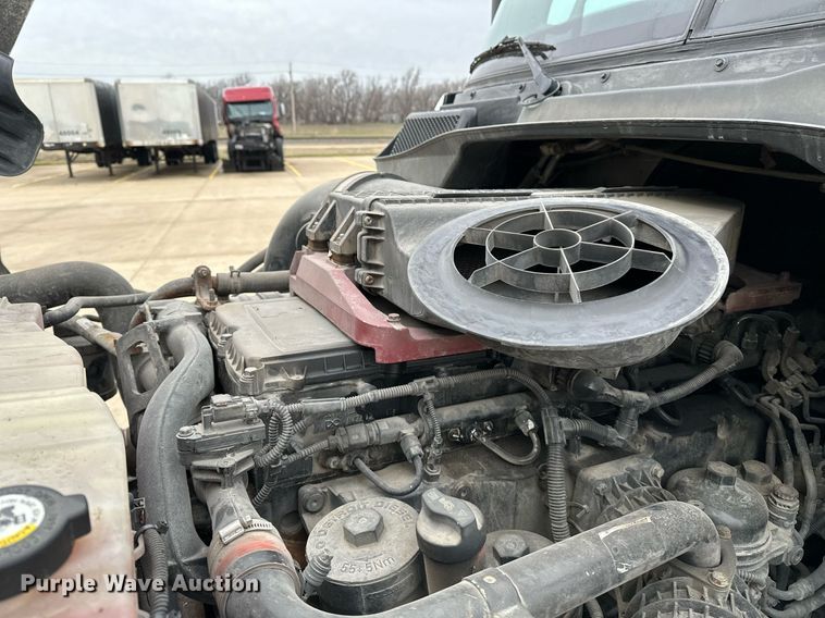 image for item DJ6231 2016 Freightliner Cascadia Evolution  semi truck