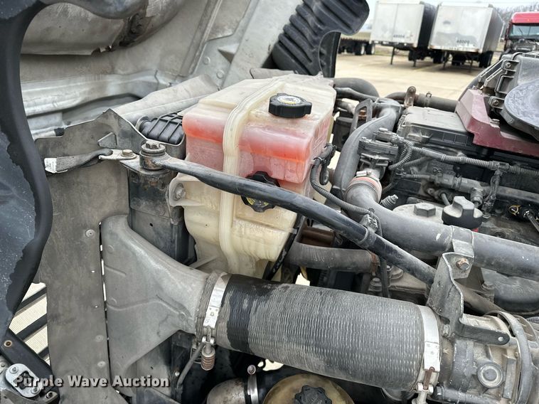 image for item DJ6231 2016 Freightliner Cascadia Evolution  semi truck