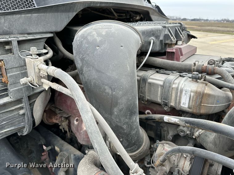 image for item DJ6231 2016 Freightliner Cascadia Evolution  semi truck