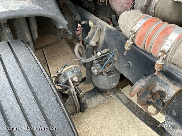 image for item DJ6231 2016 Freightliner Cascadia Evolution  semi truck