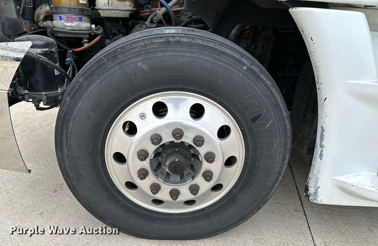 image for item DJ6231 2016 Freightliner Cascadia Evolution  semi truck