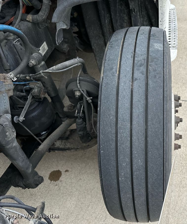 image for item DJ6231 2016 Freightliner Cascadia Evolution  semi truck